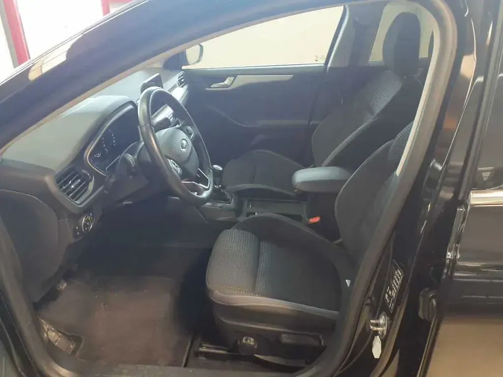 Usado Ford Focus Cool & Connect 150 CV (110 kW) 2021 Negro Berlina