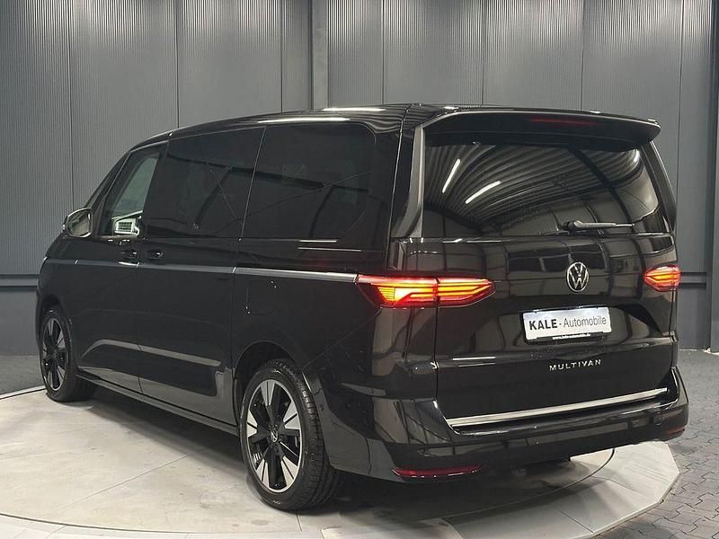 Gebraucht VW Multivan Style 150 PS (110 kW) 2024 Schwarz Van