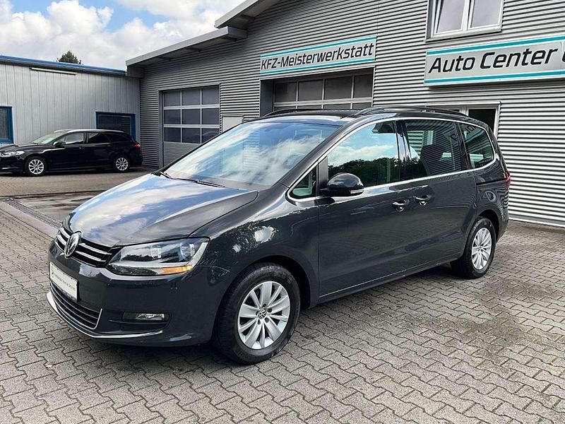Uranograu Gebraucht 2019 VW Sharan Comfortline Van / Kleinbus | 17.950 € (Guter Preis) - Bild 1/4