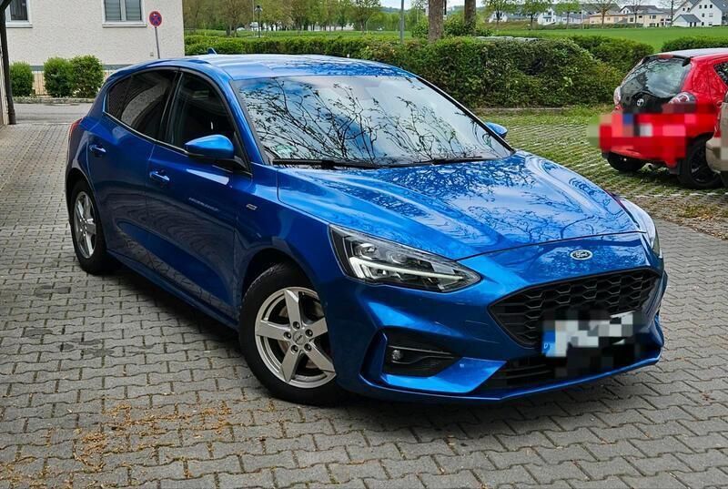 Blau Gebraucht 2020 Ford Focus ST-Line X Limousine | 16.800 € (Superpreis) - Bild 1/4