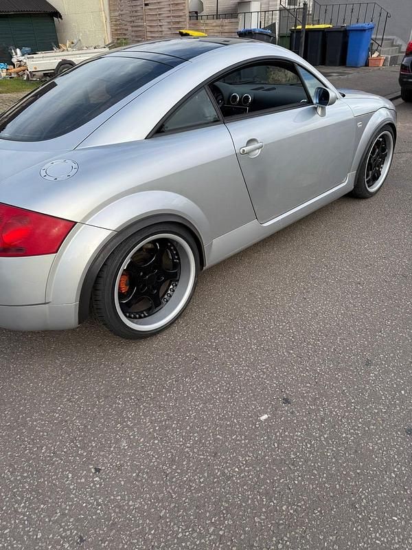 Grau Gebraucht 1999 Audi TT Kleinwagen | 3.200 € (Guter Preis) - Bild 1/4