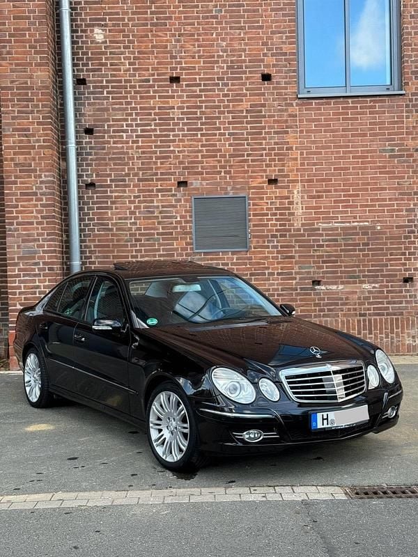 Schwarz Gebraucht 2008 Mercedes E320 Sport Limousine | 7.900 € (Fairer Preis) - Bild 1/4