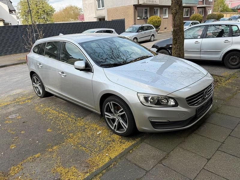 Gebraucht Volvo V60 190 PS (139 kW) 2015 Silber Kombi
