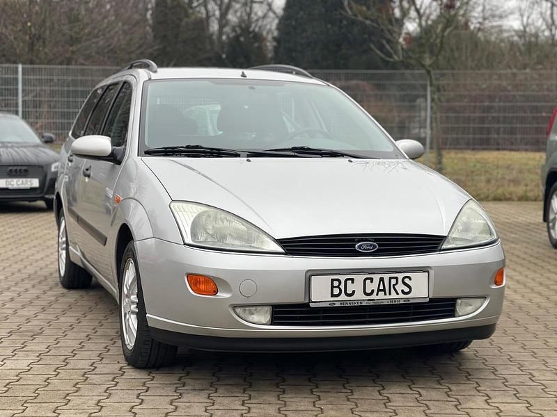 Gebraucht Ford Focus Ghia 116 PS (85 kW) 1999 Silber Kombi