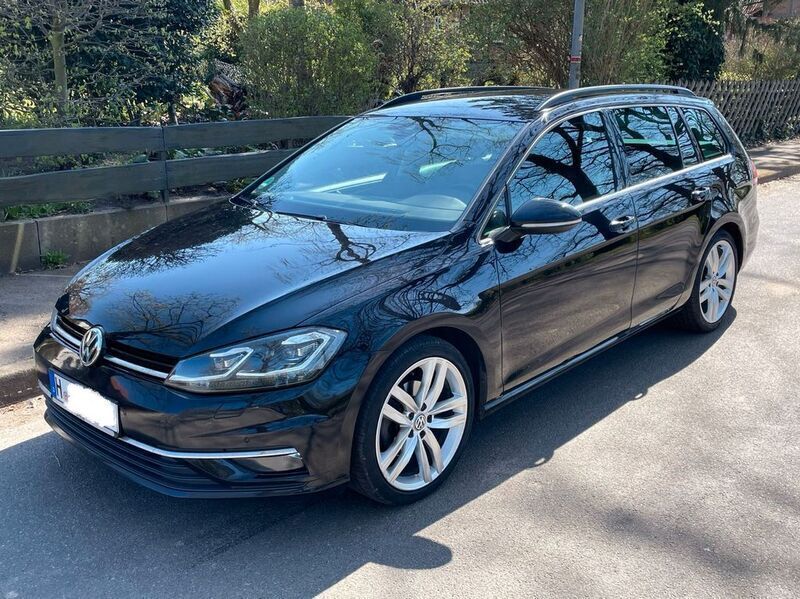 Schwarz Gebraucht 2018 VW Golf VII Highline Kombi | 8.999 € (Guter Preis) - Bild 1/4