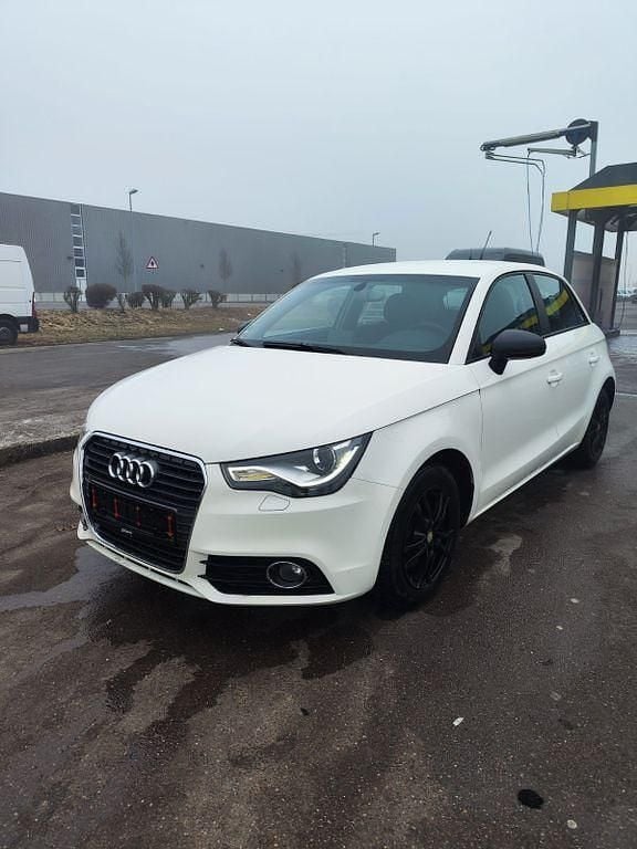 Weiß Gebraucht 2013 Audi A1 Sportback Ambition Kleinwagen | 8.200 € (Guter Preis) - Bild 1/4