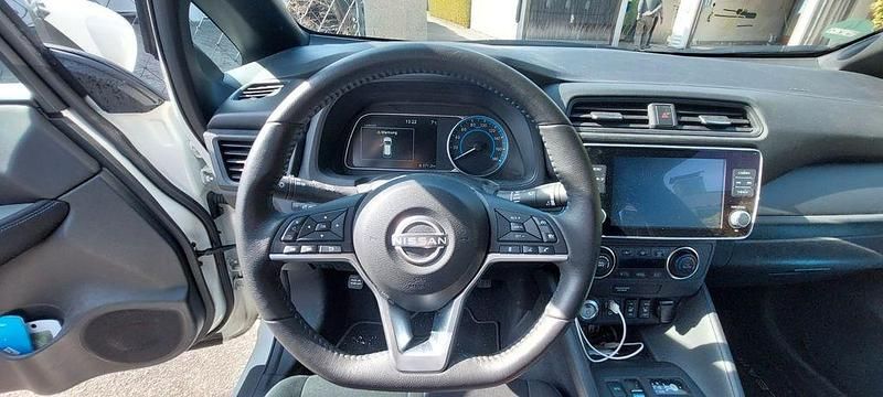 Gebraucht Nissan Leaf Acenta 160 kW (218 PS) 2023 Weiß Kleinwagen