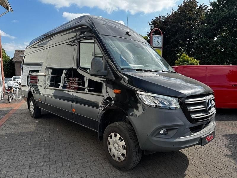Gebraucht Mercedes Sprinter 163 PS (119 kW) 2021 Schwarz/baltic black Van