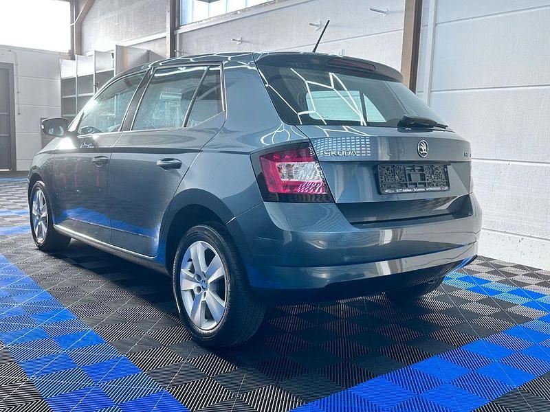 Gebraucht Skoda Fabia Ambition 75 PS (55 kW) 2016 Grau Kleinwagen