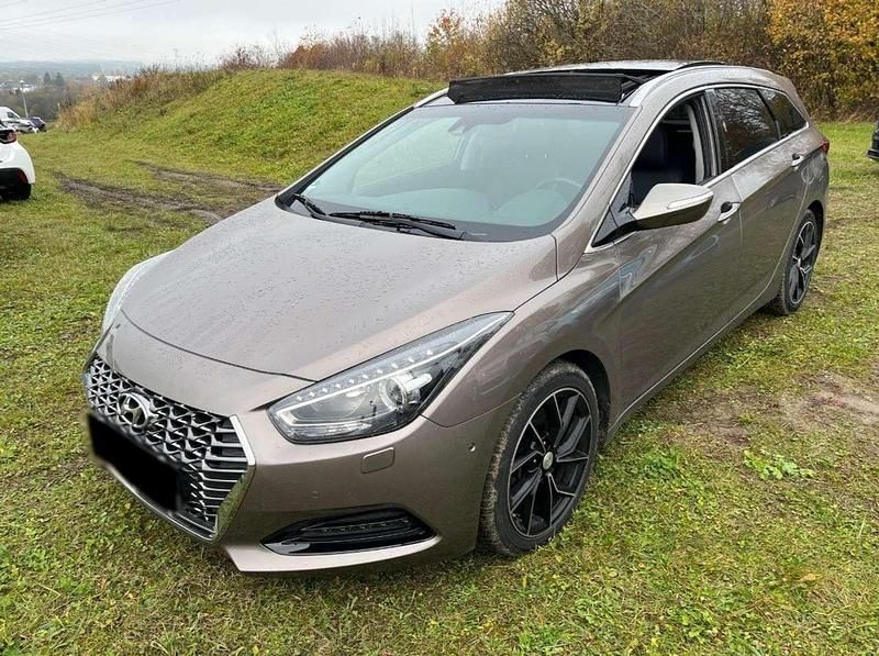 Grau Gebraucht 2018 Hyundai i40 Space Plus Kombi | 11.200 € (Superpreis) - Bild 1/4