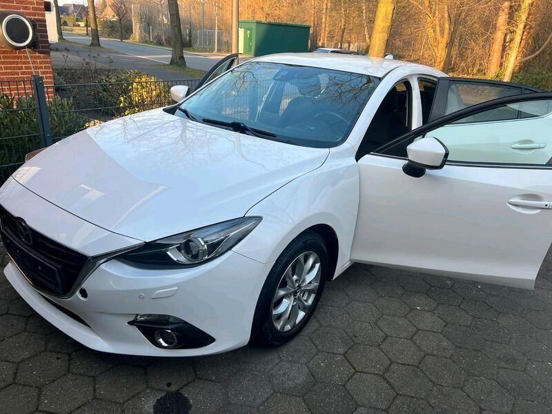 Weiß Gebraucht 2013 Mazda 3 Inclusive Limousine | 9.999 € - Bild 1/4