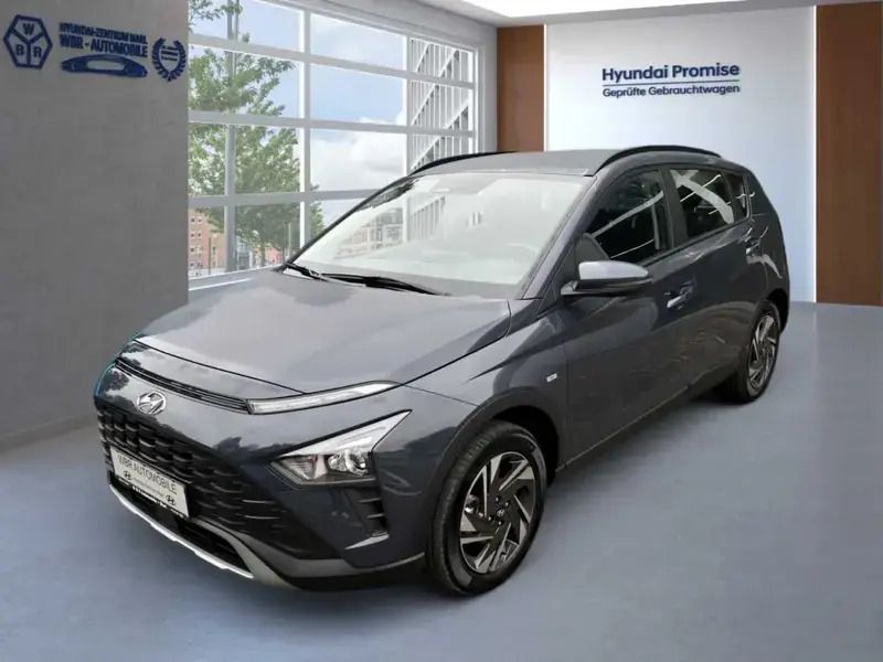 Aurora grey (metallic) Gebraucht 2024 Hyundai Bayon Trend SUV | 18.490 € (Superpreis) - Bild 1/1
