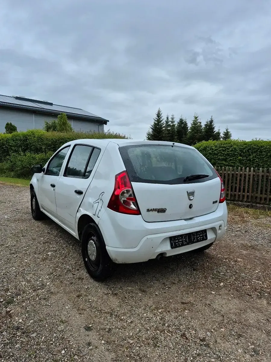 Używany Dacia Sandero 75 KM (55 kW) 2009 Biały Hatchback