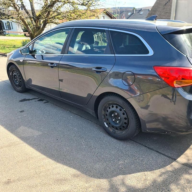 Gebraucht Kia Ceed DREAM-TEAM Edition 135 PS (99 kW) 2017 Grau Kleinwagen