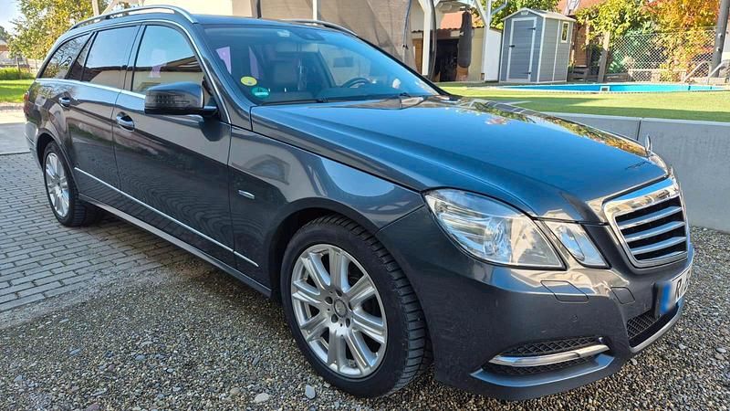 Gebraucht Mercedes E300 231 PS (169 kW) 2011 Grau Kombi