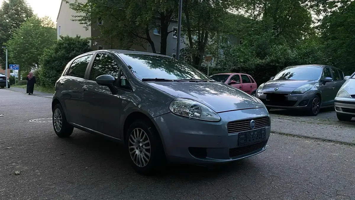 Gebraucht Fiat Grande Punto 77 PS (56 kW) 2009 Grau Kleinwagen