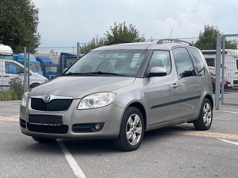 Grau Gebraucht 2008 Skoda Roomster Kombi | 3.999 € (Fairer Preis) - Bild 1/4