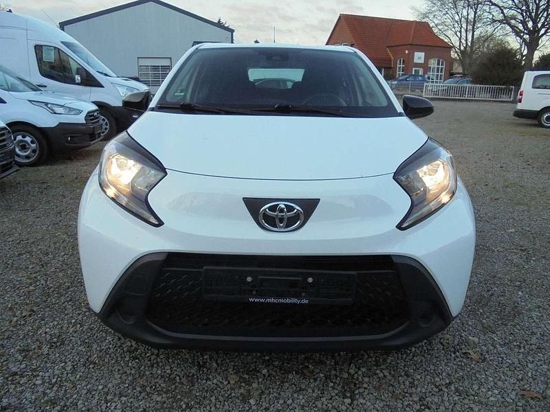 Gebraucht Toyota Aygo X Play 72 PS (52 kW) 2023 Weiß SUV