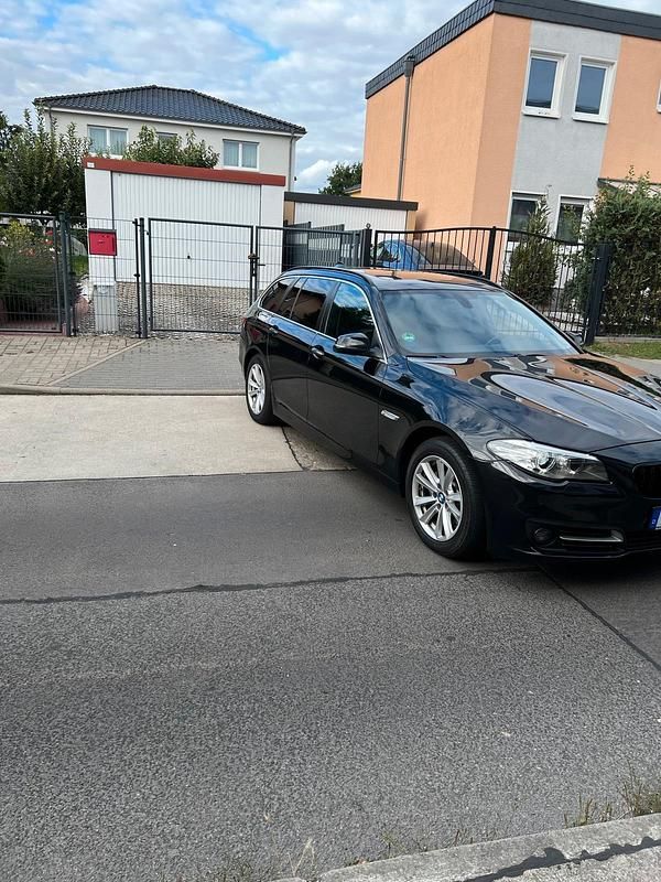 Schwarz Gebraucht 2015 BMW 520 Kombi | 8.900 € (Superpreis) - Bild 1/4