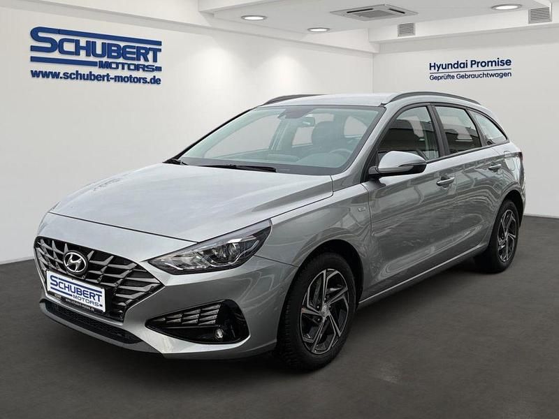 Silber Gebraucht 2023 Hyundai i30 Select Kombi | 18.490 € (Fairer Preis) - Bild 1/4