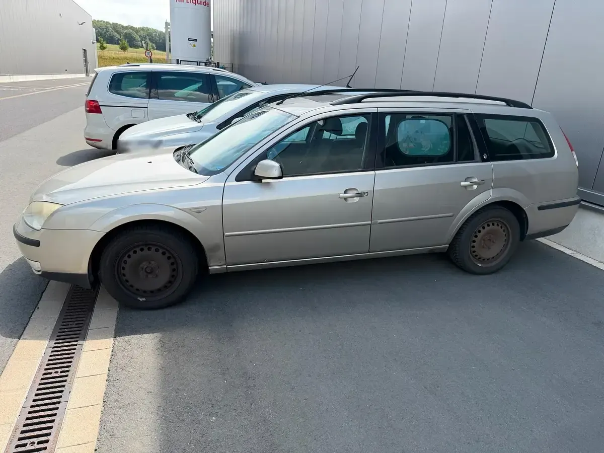 Gebraucht Ford Mondeo Ghia 170 PS (125 kW) 2003 Gold Kombi
