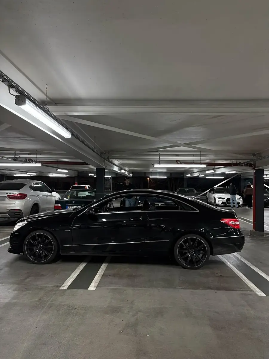 Gebraucht Mercedes E350 AMG 231 PS (169 kW) 2010 Schwarz Coupé