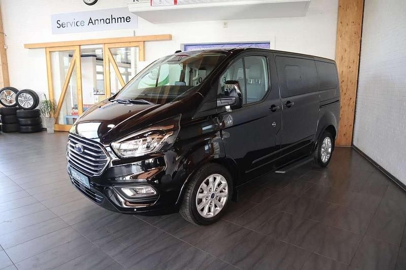 Gebraucht Ford Tourneo Titanium 131 PS (96 kW) 2022 Schwarz Van / Kleinbus