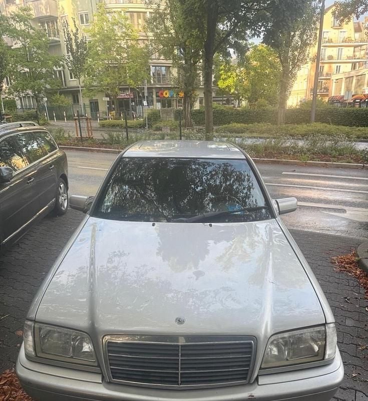Silber Gebraucht 1999 Mercedes C180 Limousine | 2.700 € (Fairer Preis) - Bild 1/1