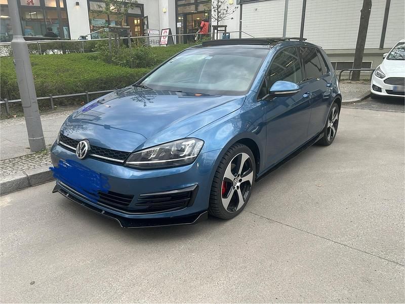 Second-hand VW Golf VII 170 CP (125 kW) 2017 Albastru Berlinǎ