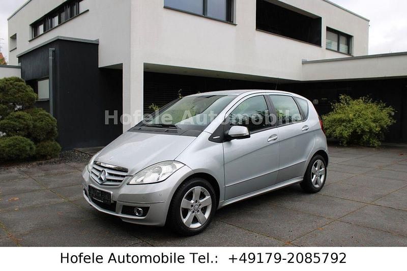 Silber Gebraucht 2010 Mercedes A180 Avantgarde Limousine | 8.750 € (Etwas zu teuer) - Bild 1/4