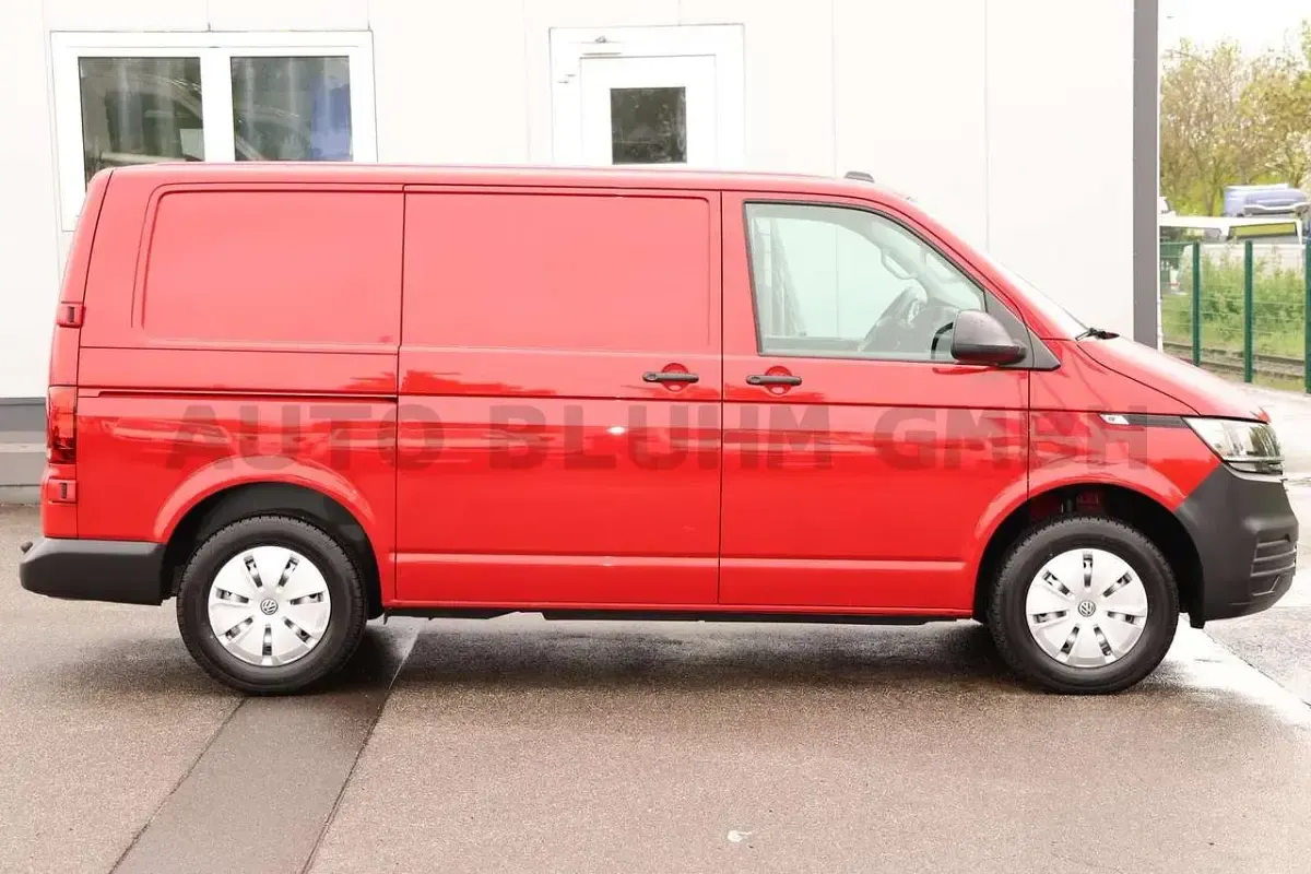 Używany VW Transporter 150 KM (110 kW) 2022 Czerwony Van