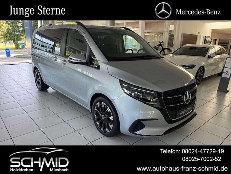 Silber Gebraucht 2024 Mercedes V220 Style Van / Kleinbus | 62.926 € - Bild 1/4