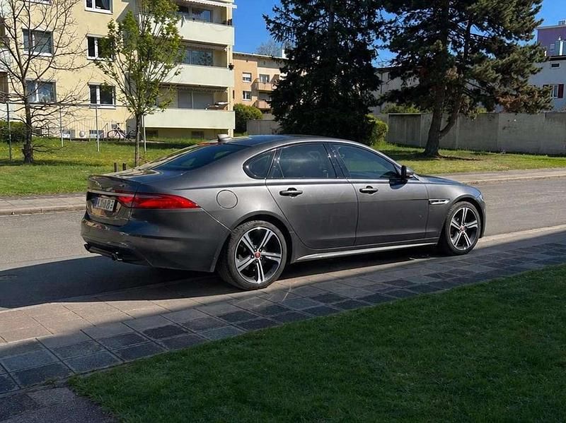 Gebraucht Jaguar XF R-Sport 241 PS (177 kW) 2019 Grau Limousine