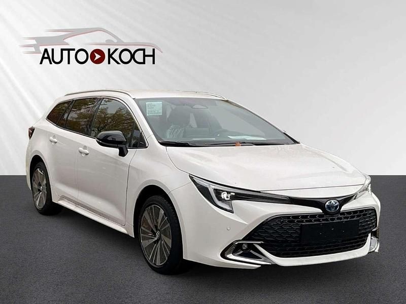 Neu Toyota Corolla 140 PS (102 kW) 2026 Super white 2 Kombi