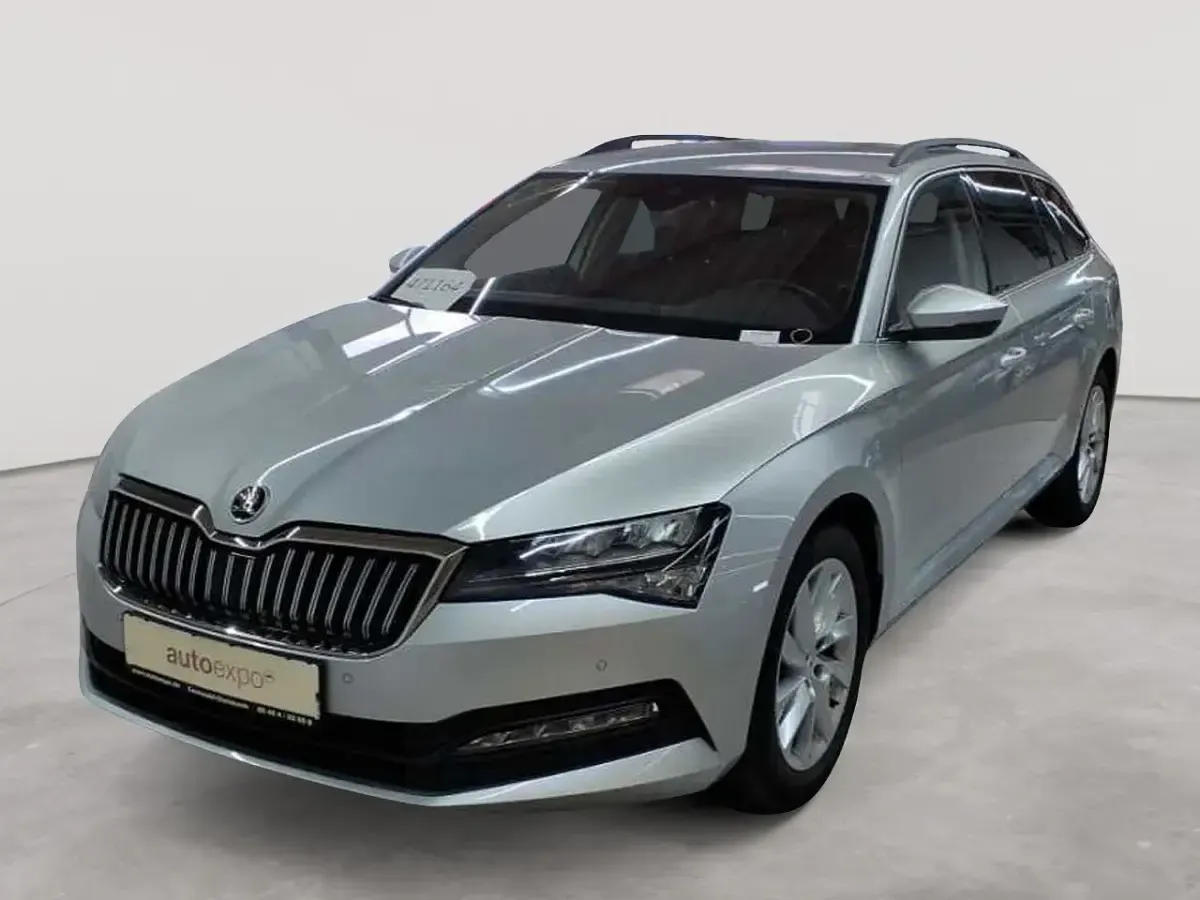 Gebraucht Skoda Superb Ambition 200 PS (147 kW) 2023 Brillantsilber metallic Kombi