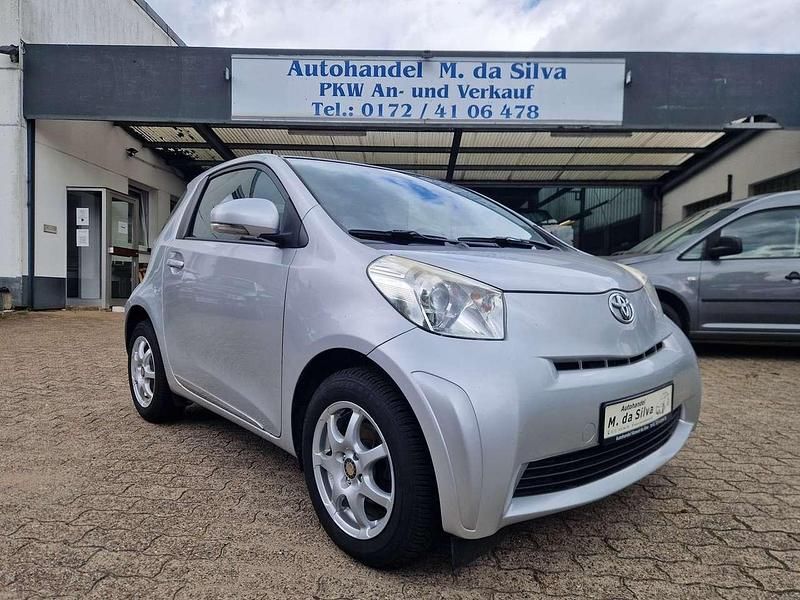 Silver metallic Gebraucht 2009 Toyota iQ Kleinwagen | 4.480 € (Teuer) - Bild 1/4