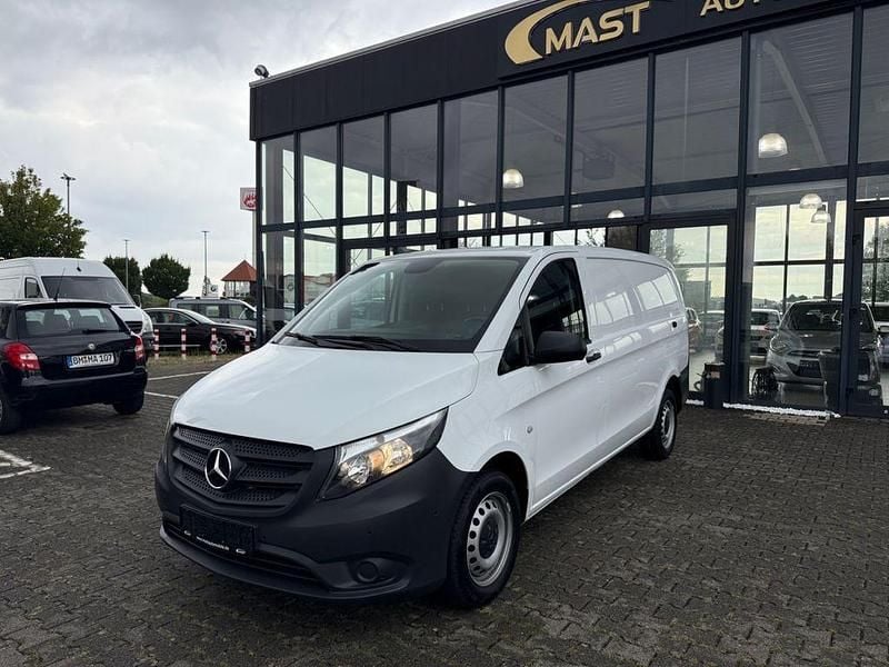Arktikweiss Gebraucht 2022 Mercedes Vito Van / Kleinbus | 25.980 € (Superpreis) - Bild 1/4