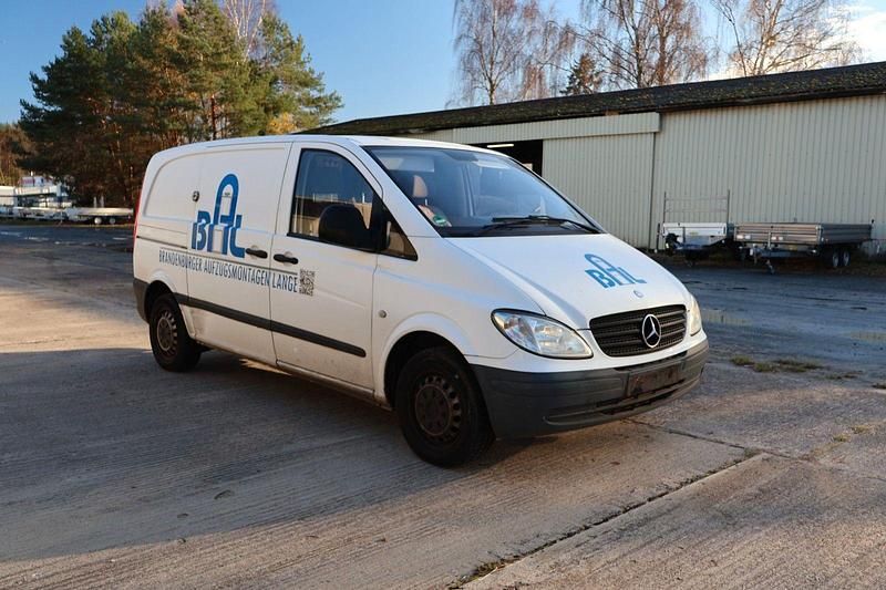 Weiss Gebraucht 2008 Mercedes Vito Van | 1.990 € - Bild 1/3