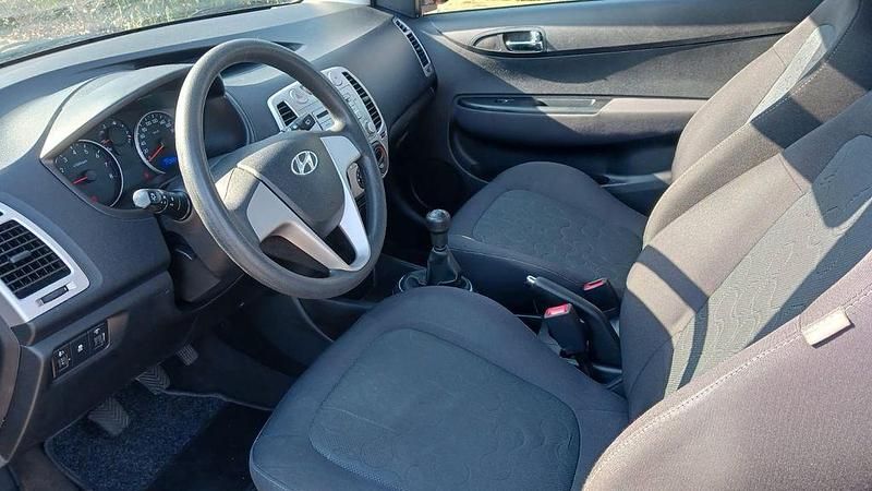 Gebraucht Hyundai i20 Edition+ 77 PS (56 kW) 2010 Schwarz Kleinwagen