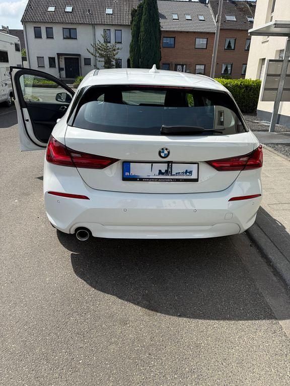 Gebraucht BMW 118 Advantage 136 PS (100 kW) 2021 Weiß Kleinwagen