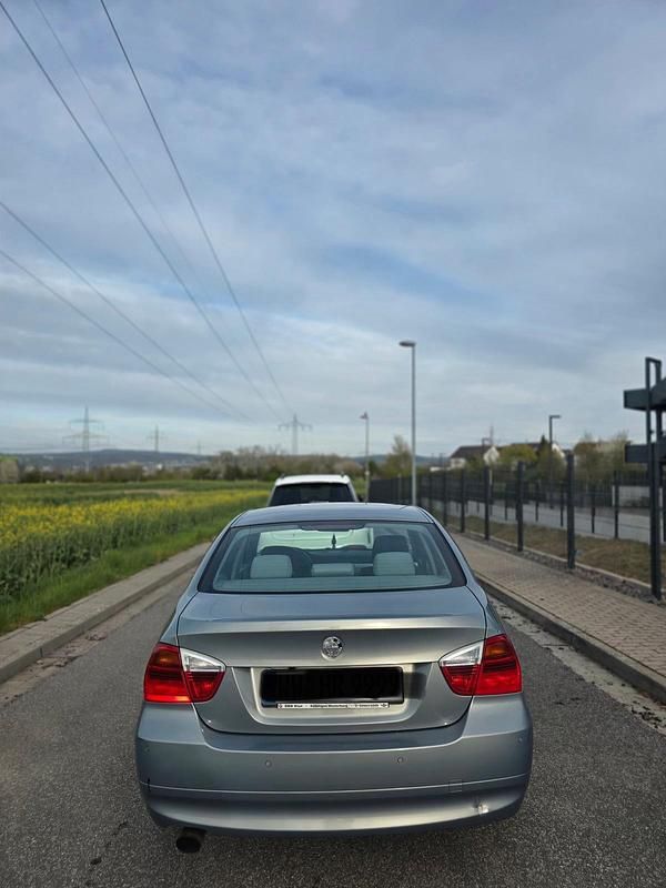 Gebraucht BMW 320 150 PS (110 kW) 2006 Blau Limousine