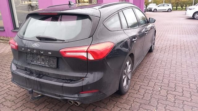 Agate black metallic agate black metallic Gebraucht 2020 Ford Focus ST-Line Kombi | 16.464 € (Etwas zu teuer) - Bild 1/4
