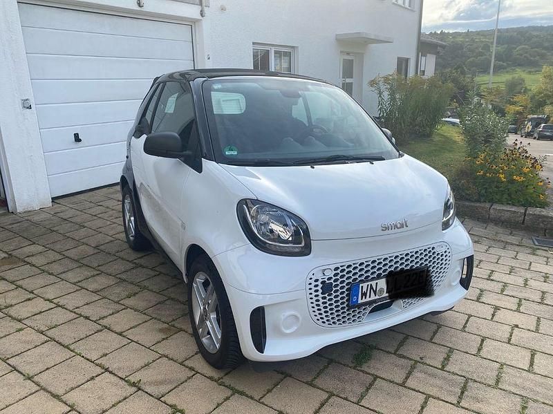 Weiß Gebraucht 2023 Smart ForTwo Electric Drive Cabrio | 13.500 € (Guter Preis) - Bild 1/4