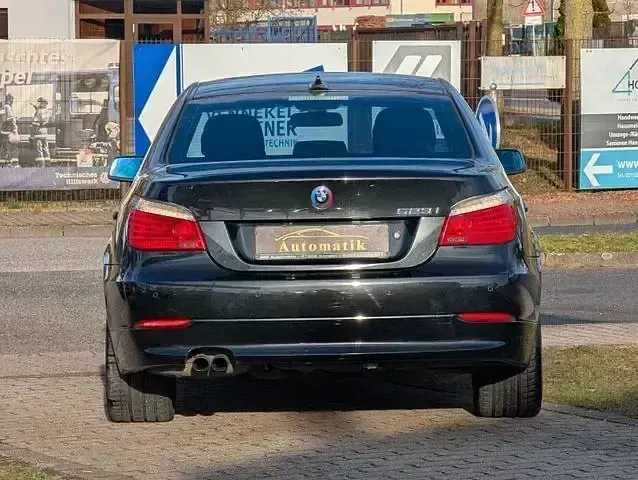 Gebraucht BMW 523 Sport Line 190 PS (139 kW) 2009 Schwarz Limousine