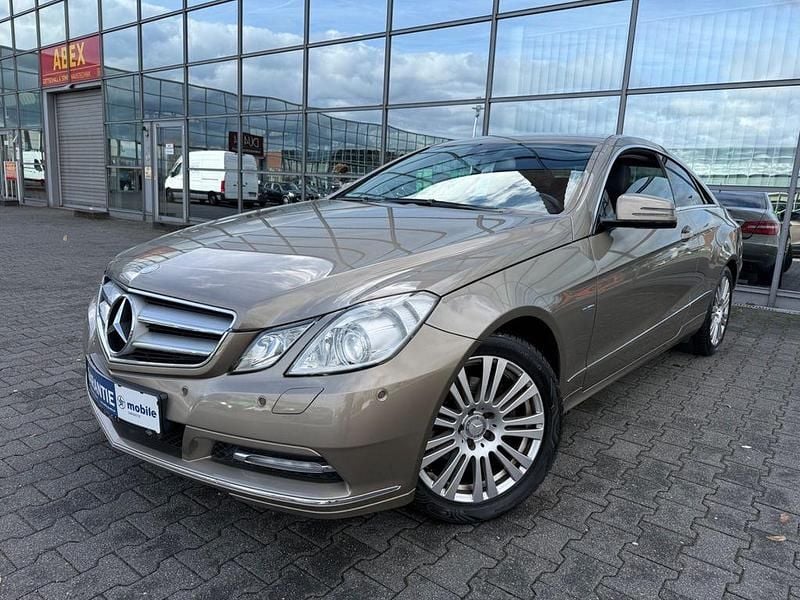 Gebraucht Mercedes E200 184 PS (135 kW) 2011 Beige Coupé