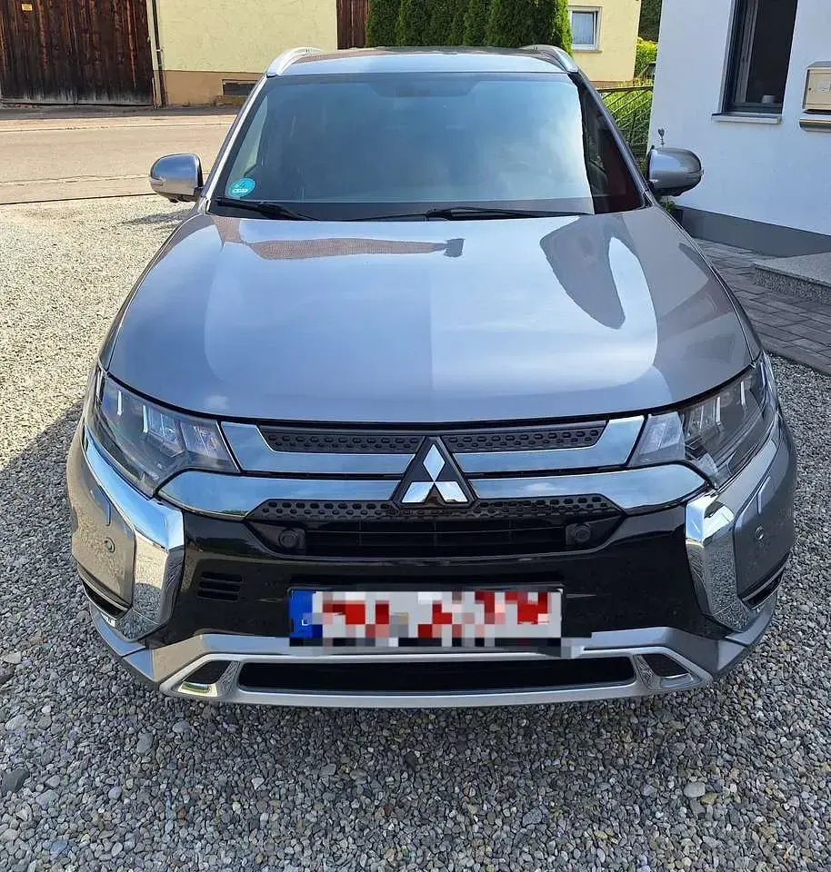 Gebraucht Mitsubishi Outlander P-HEV Plus 224 PS (164 kW) 2021 Grau SUV