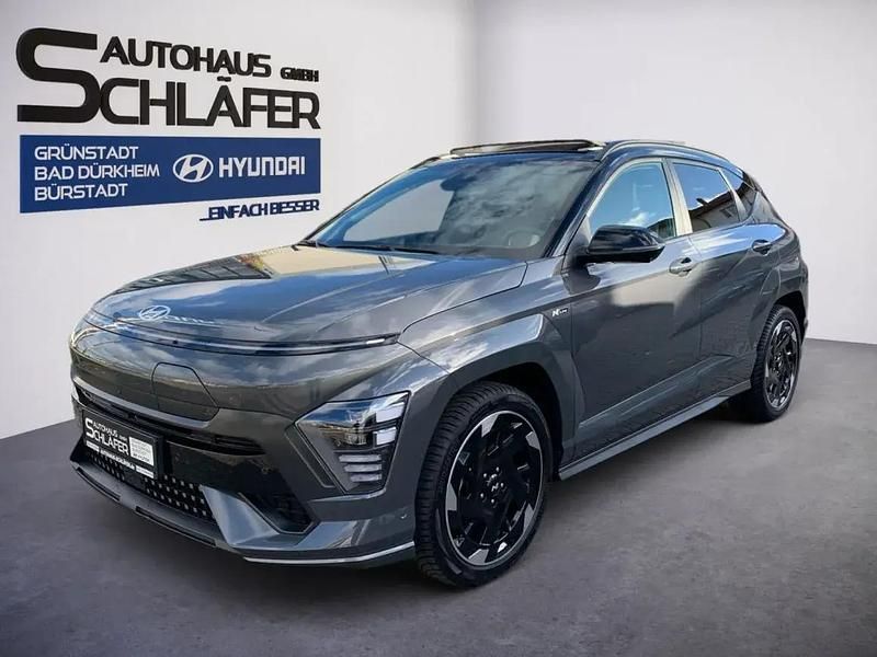 Ecotronic grey / abyss black / Gebraucht 2025 Hyundai Kona N Line SUV | 35.480 € (Fairer Preis) - Bild 1/1