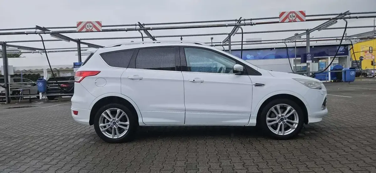 Gebraucht Ford Kuga Individual 163 PS (119 kW) 2014 Frostweiß SUV
