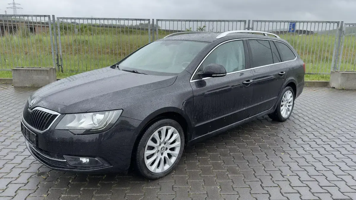 Gebraucht Skoda Superb Exclusive 160 PS (117 kW) 2014 Schwarz Kombi