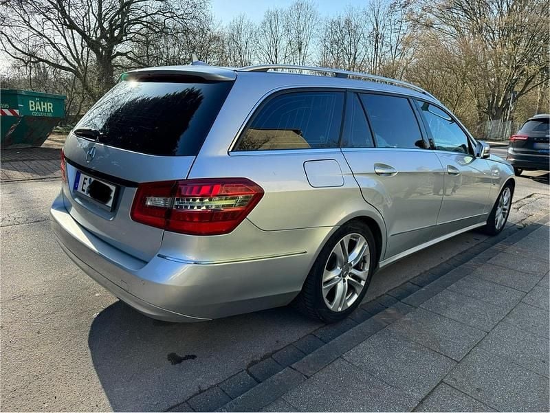 Gebraucht Mercedes E220 Avantgarde 170 PS (125 kW) 2011 Silber Kombi